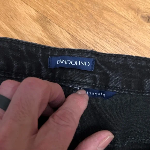 Women's Size 22W Bandolino MANDIE Black Straight Leg Jeans GUC - Picture 2 of 7